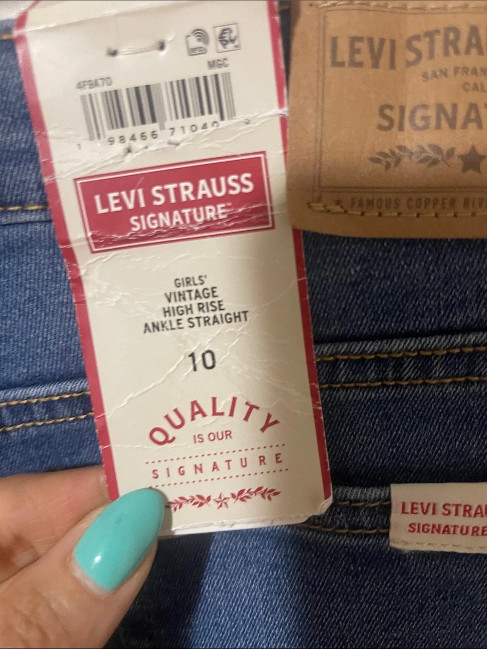 Levi's gils Blue  Jeans with Embroidered Florals nwt size 10